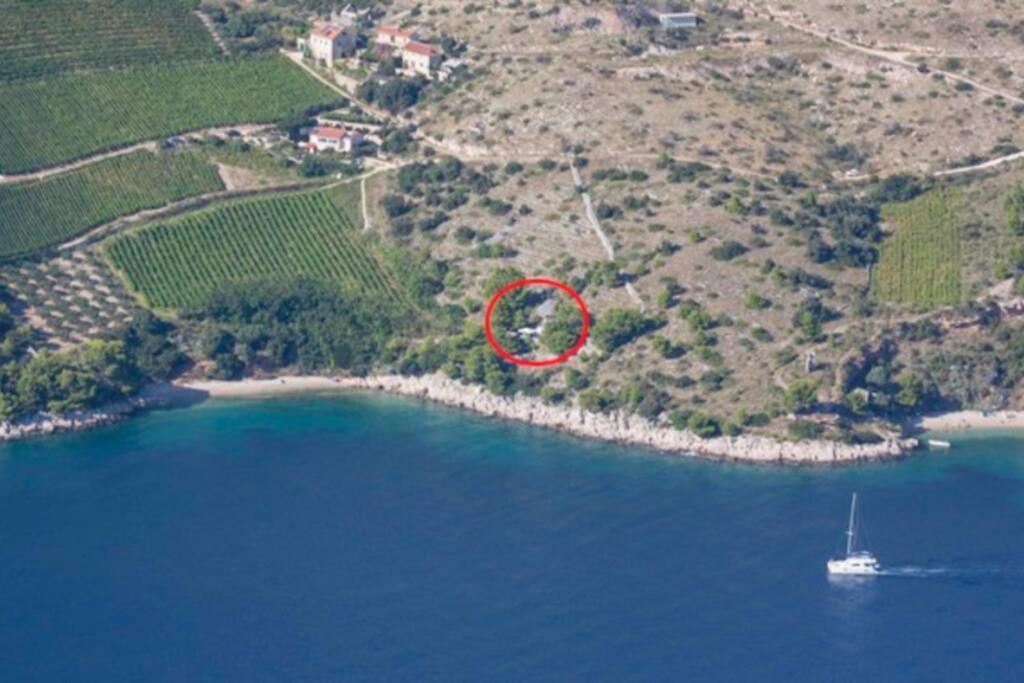 A Small Stone House By The Sea, In A Wineyard Nerezisca Екстер'єр фото